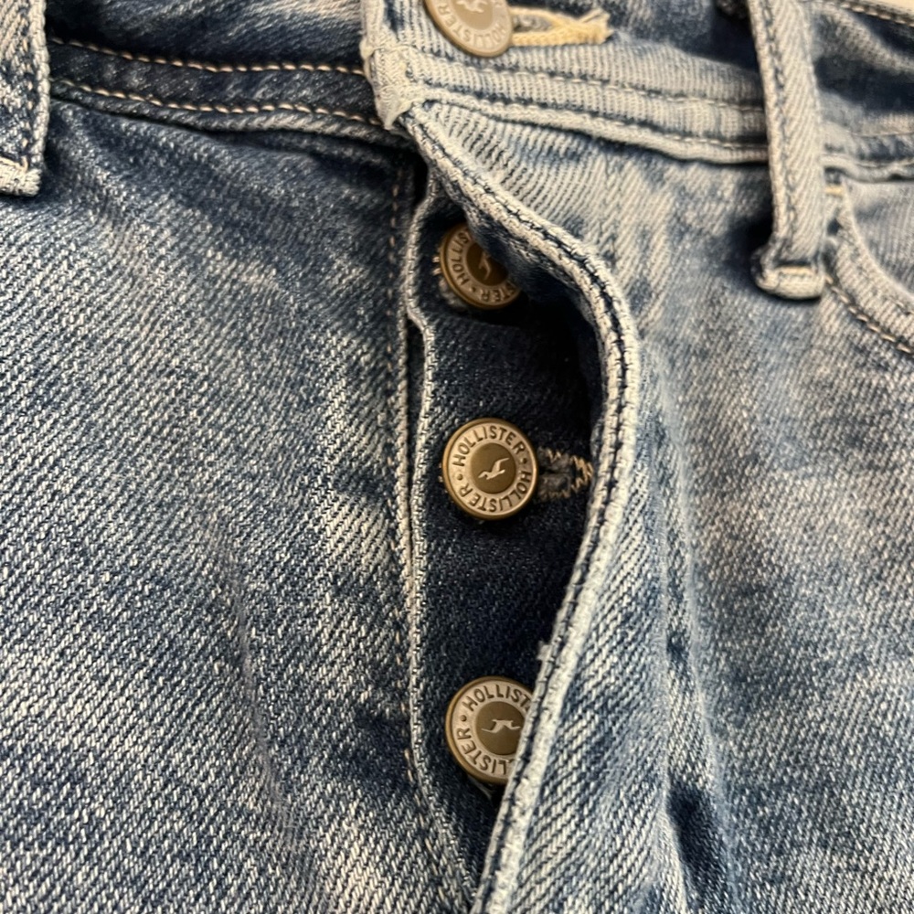 Hollister High Rise Jean Shorts- New Without Tag - Picture 4 of 9